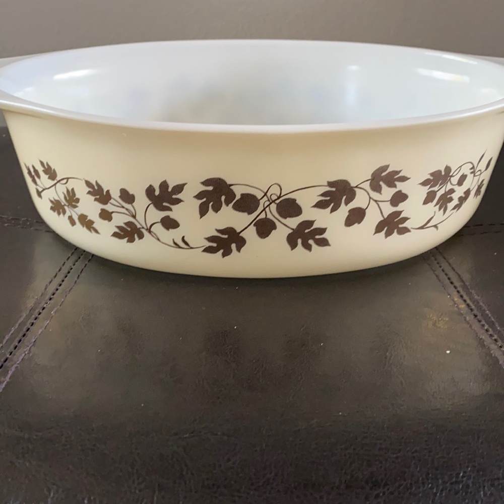 Pyrex Acorn casserole dish